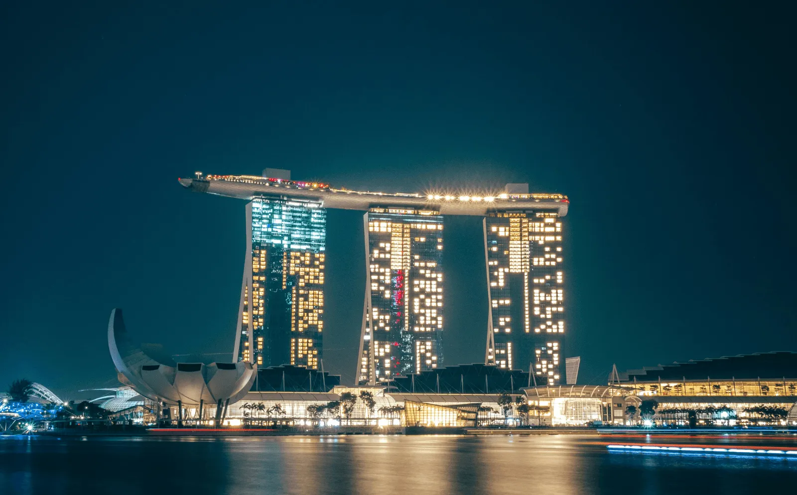 a large body of water with a bunch of buildings in the background